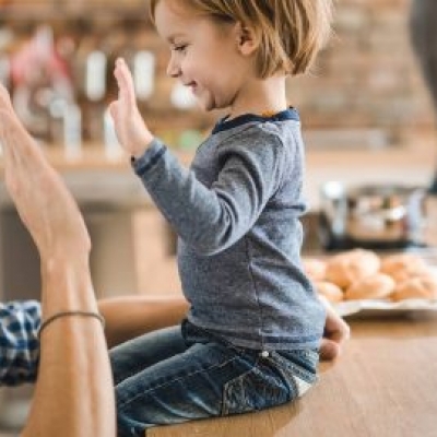 Como elogiar os filhos de maneira encorajadora e saudável?